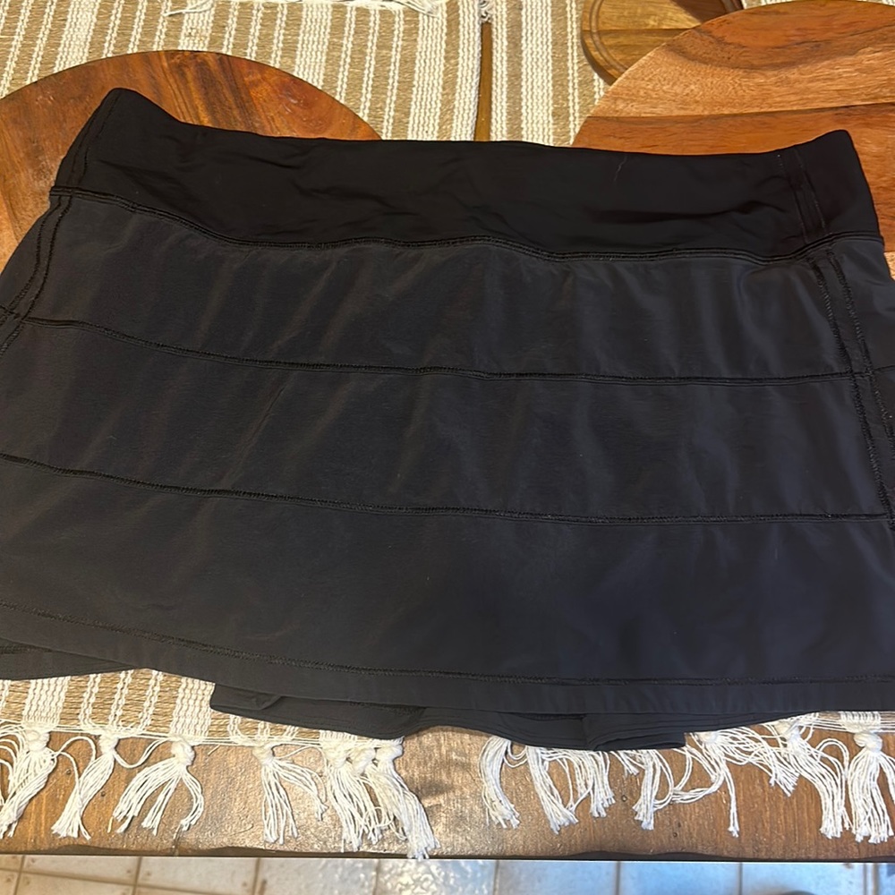 LULULEMON black skirt with zip pocket size 12 reg